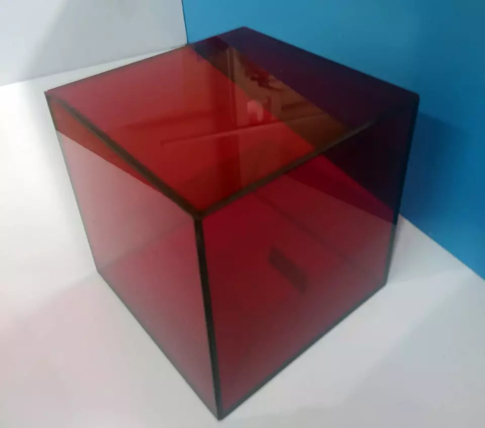 Cubos en acrílicos decorativos